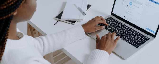 what are the advantages of using enterprise social networks versus email