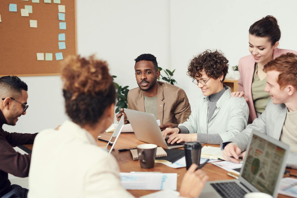 How Internal Social Media Boosts Employee Engagement